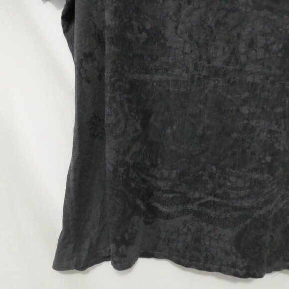 Unbranded | P2P 22 inches measured | Elegant Black V-Neck Patterned T-Shirt - Picture 6 of 12